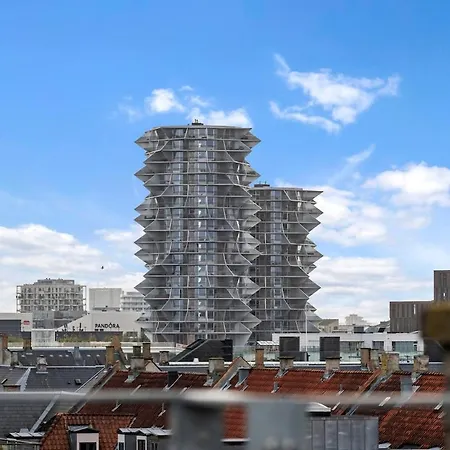 Daire Elegant Penthouse With Rooftop Terrace In Cph